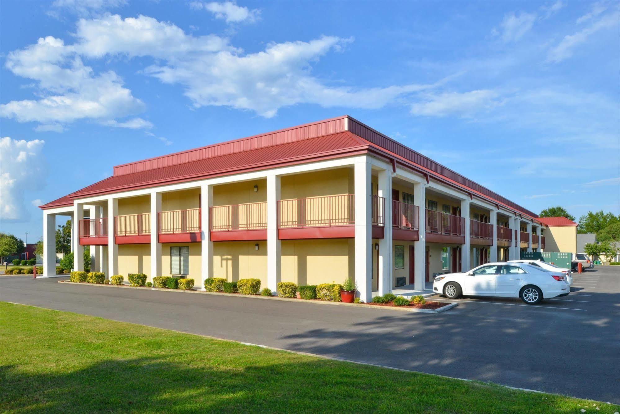 Americas Best Value Inn Tupelo Barnes Crossing Exterior foto